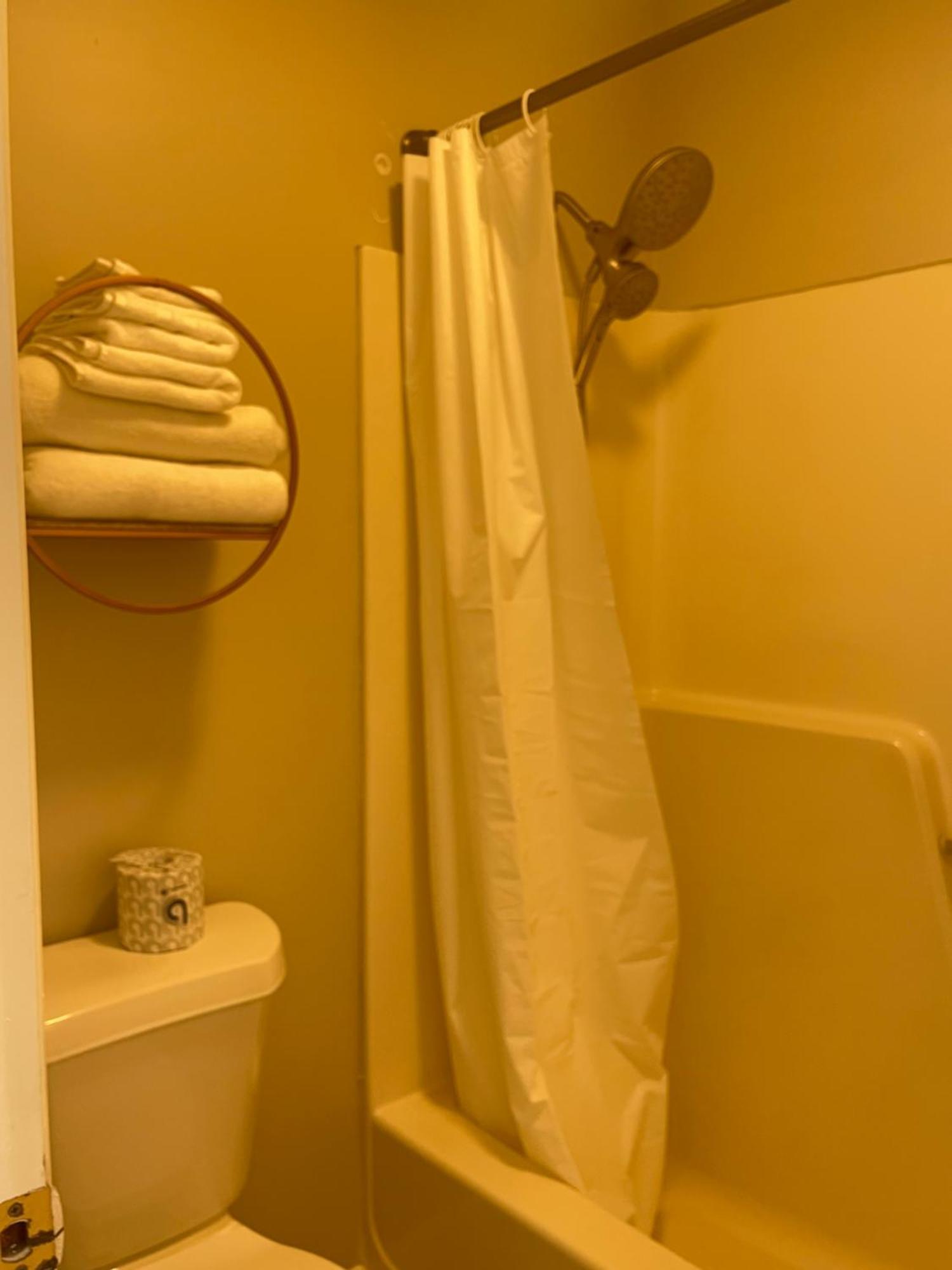 Glenora Hotel Lake Anna מראה חיצוני תמונה
