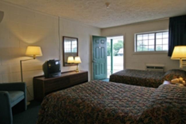 Glenora Hotel Lake Anna חדר תמונה