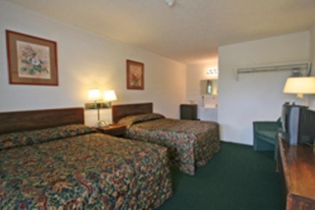 Glenora Hotel Lake Anna חדר תמונה